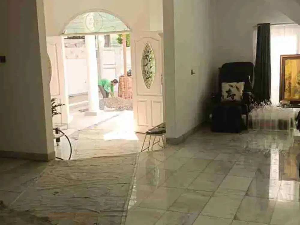 Dijual Rumah Mewah Bonus Kolam Renang Pribadi Lokasi Dekat Tol Cibubur Jaktim