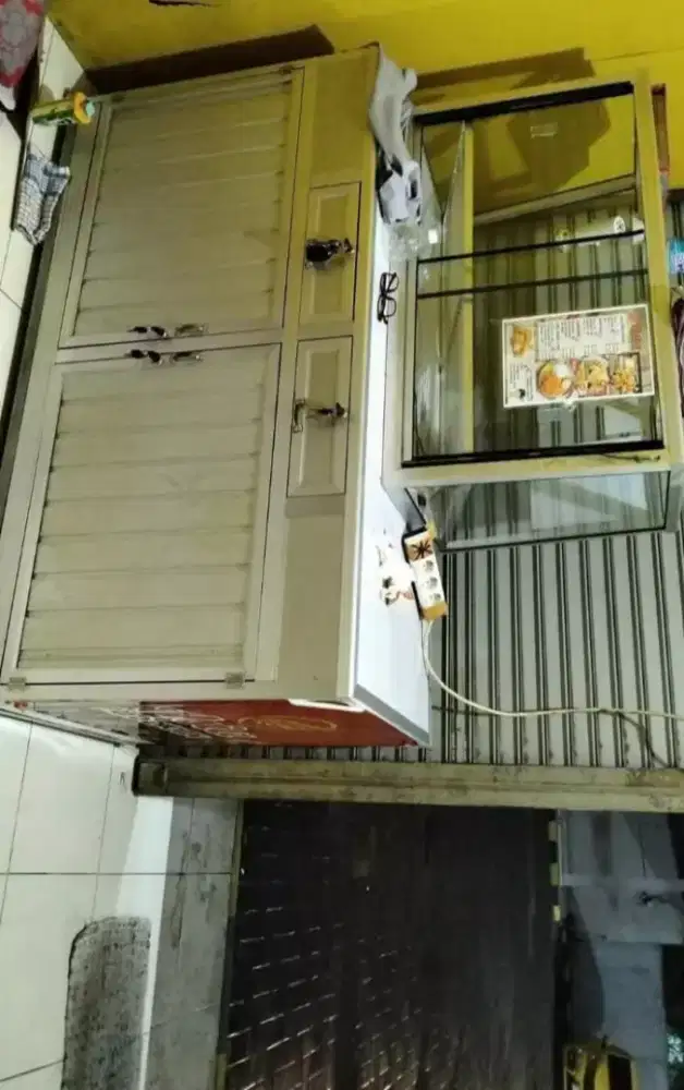 Meja dan etalase chiken nego