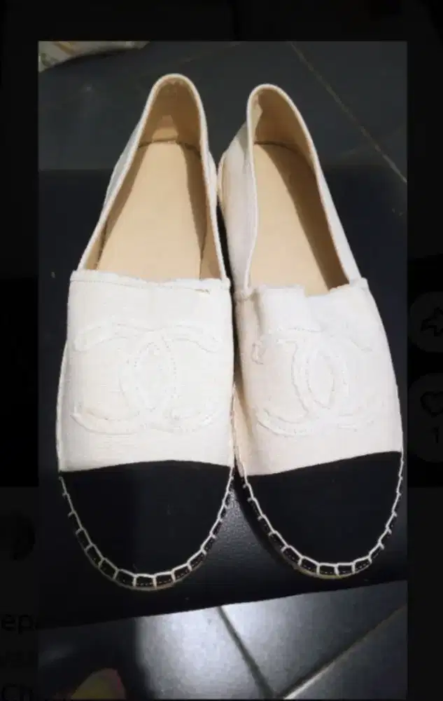 Sepatu slip on chanel
