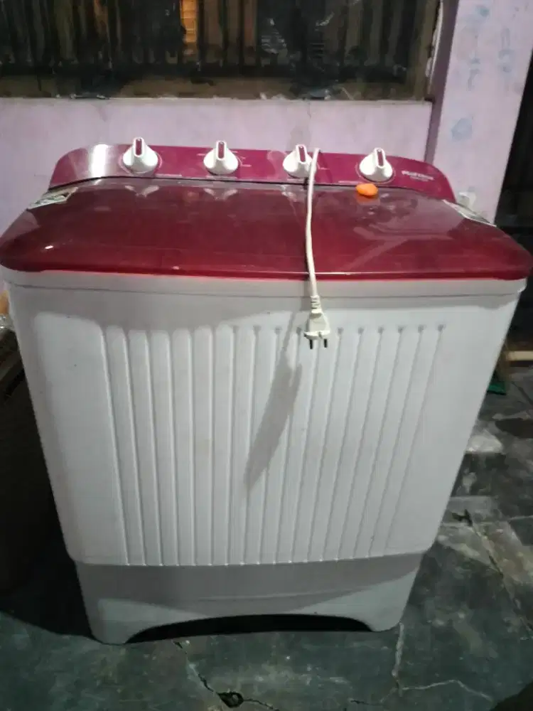 Di jual mesin cuci merk Politron kondisi mati