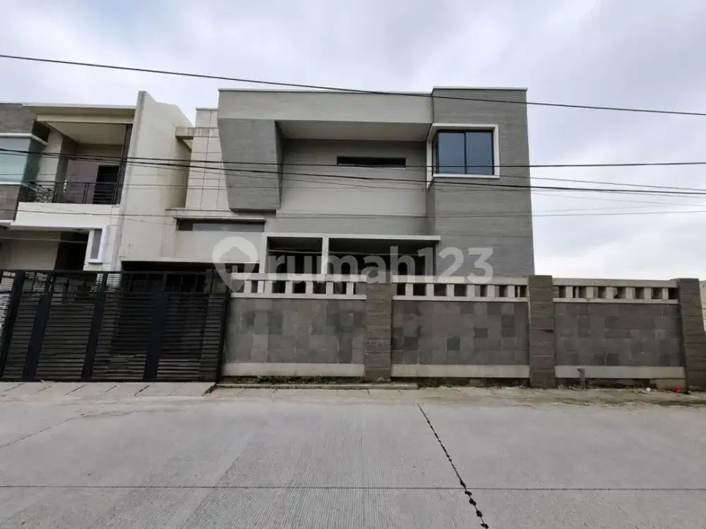 Dijual, Rumah 2 Lantai Minimalis Modern di Kompleks Green Ville