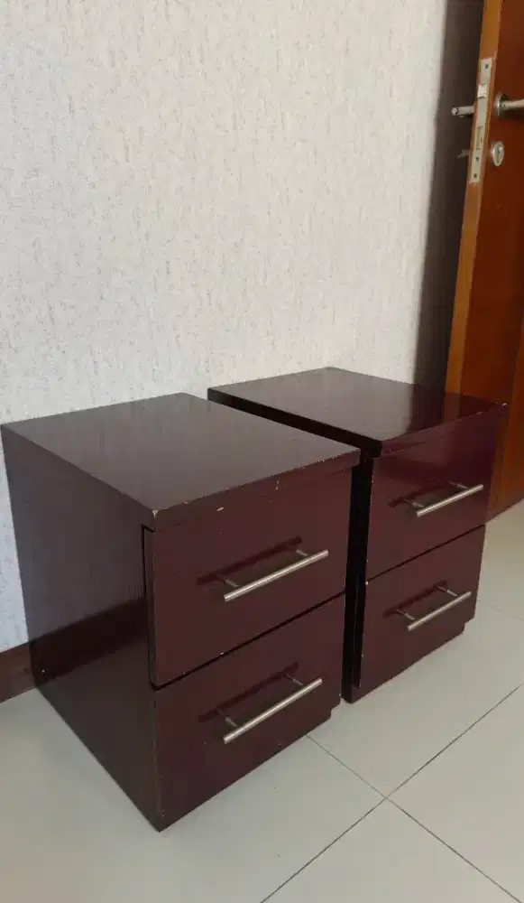 1 Pasang Nakas / Laci Samping Tempat Tidur