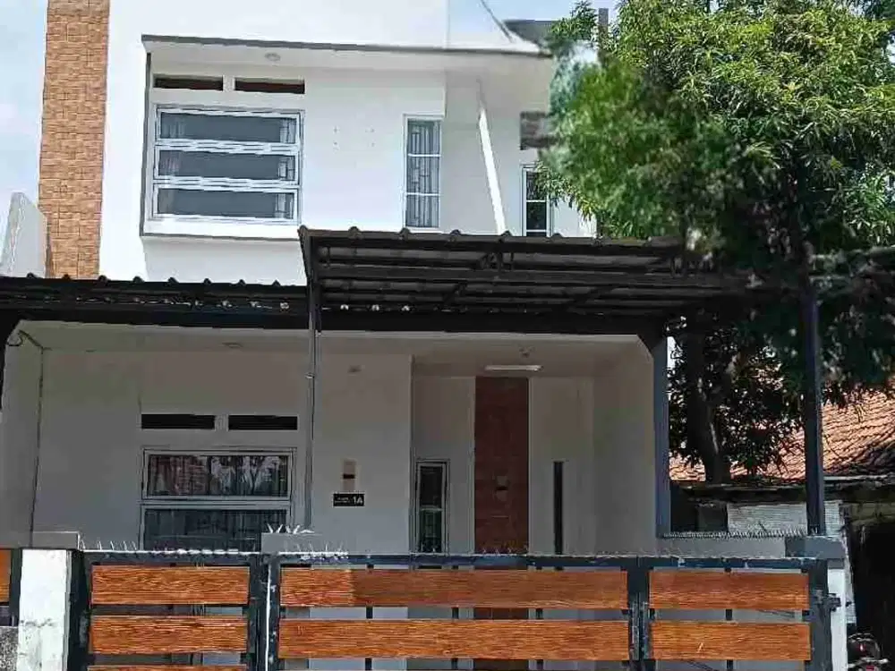 RUMAH CANTIK NYAMAN SIAP HUNI LOKASI STRATEGIS