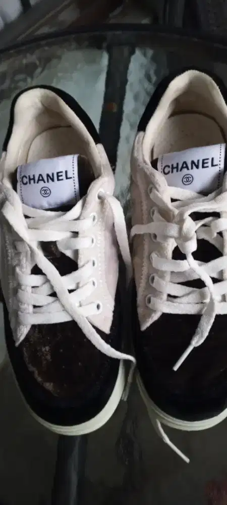 Preloved sneaker chanel