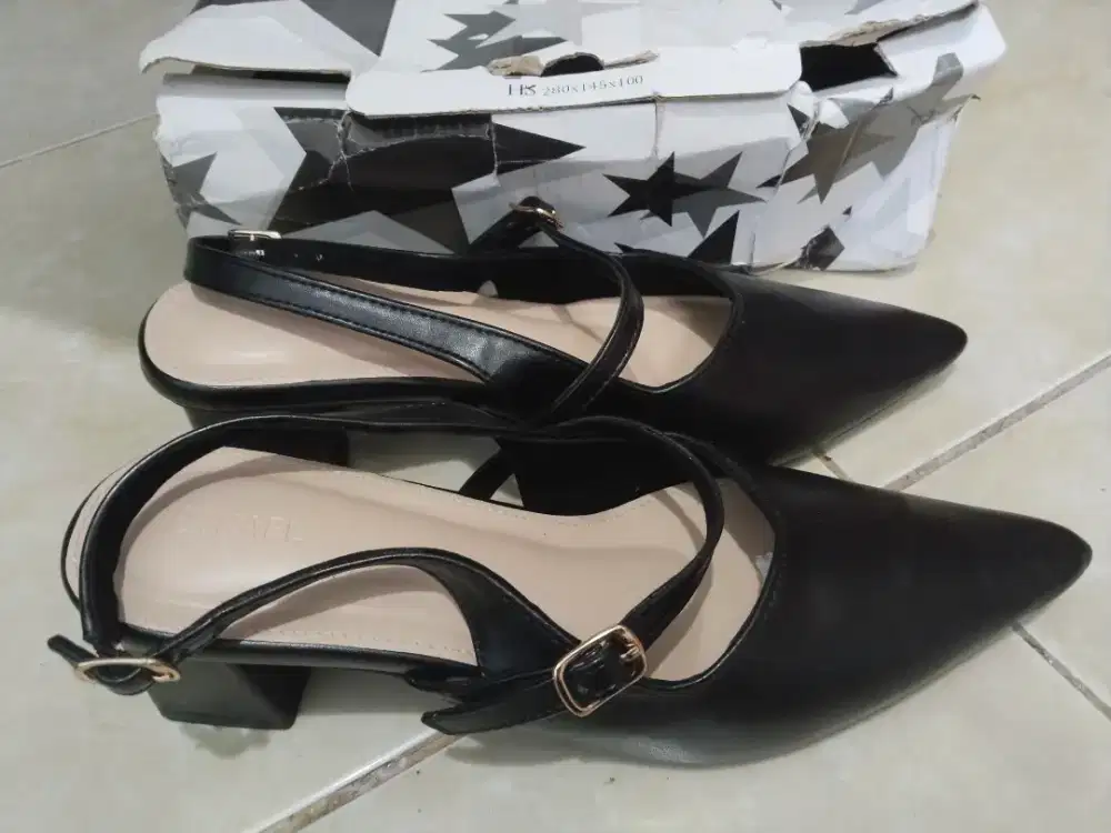 Sepatu brand Kael