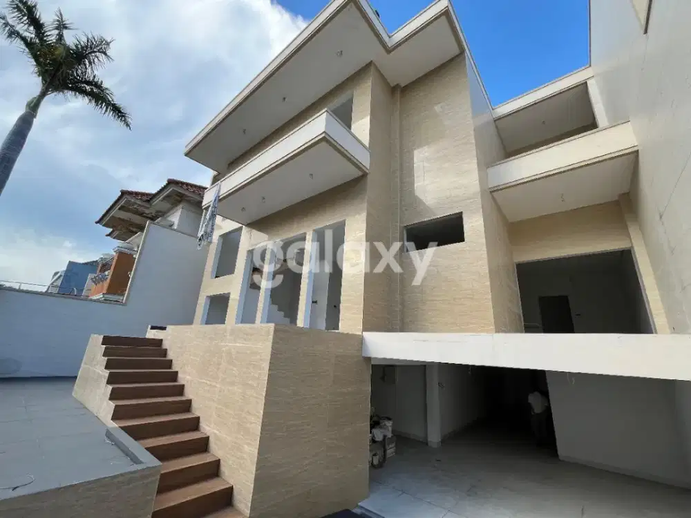 Rumah Puri Widya Kencana kondisi 80% kurang asesoris, dekat ke GWalk Citraland.