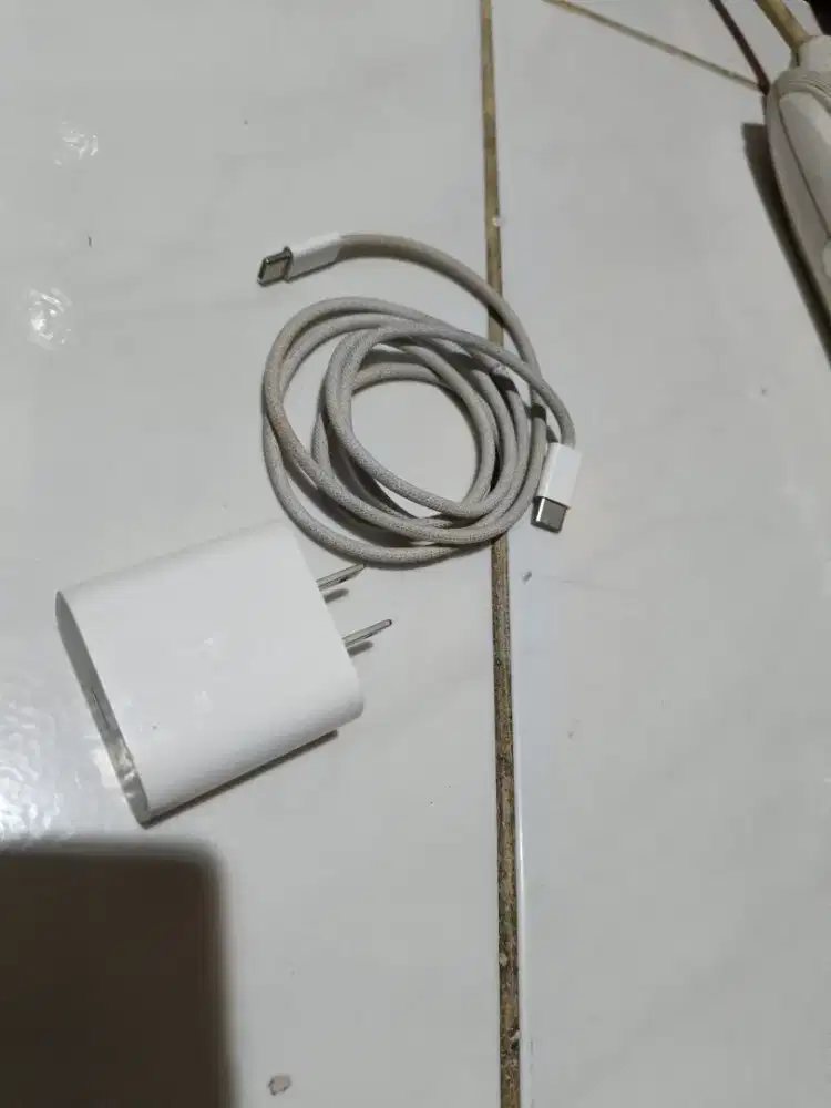 Charger Original bawaan Ipad Air M3 adaptor+kabel type c bekas bagus