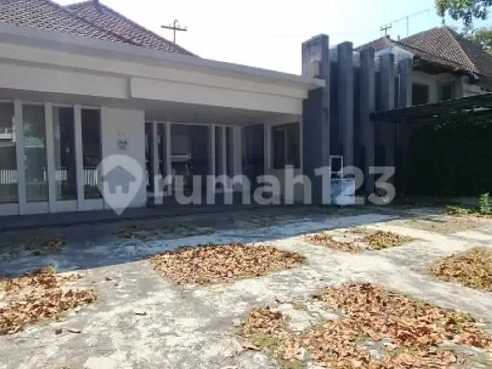 Properti Langka Rumah di Poros Jalan Ijen Klojen Malang