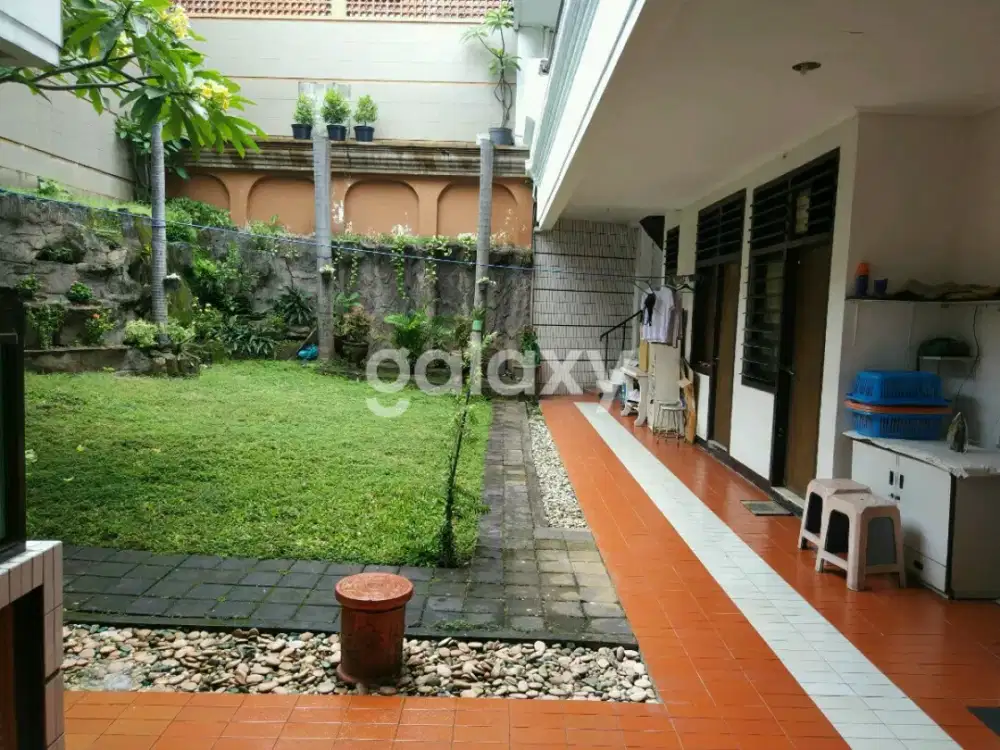Rumah Usaha Jalan Ambengan Surabaya 1,5 Lantai Hadap Utara