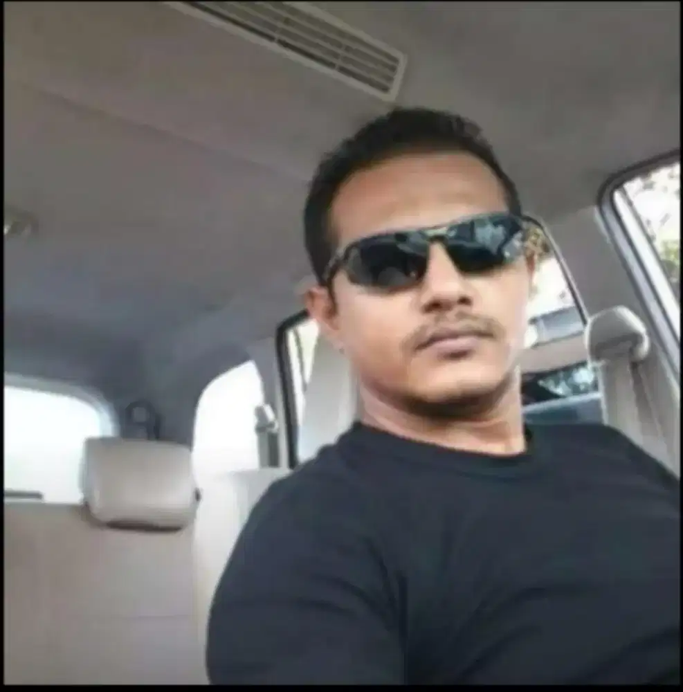 Saya mencari pekerjaan sebagai supir pribadi
