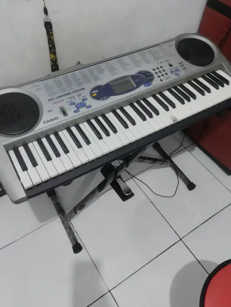 Keyboard Casio LK-43 Kondisi Normal.