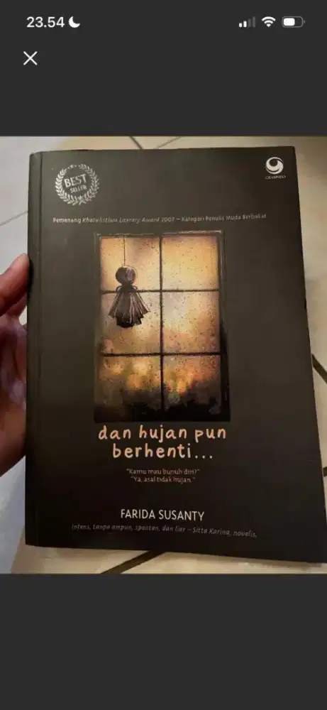 Buku dan hujan pun berhenti by Farida Susanty