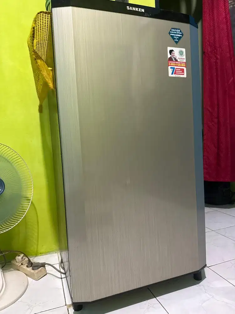 Dijual Kulkas Bekas Pemakaian 5 tahun
