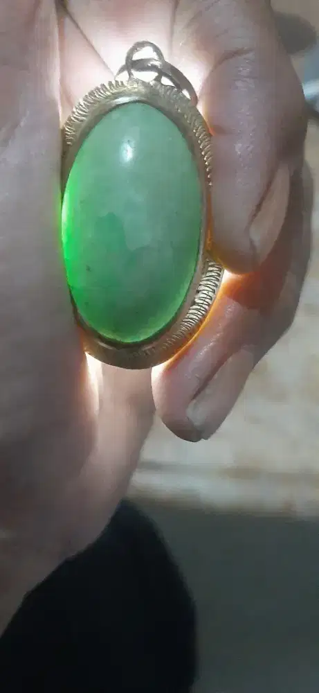 Liontin Batu giok dan batu akik