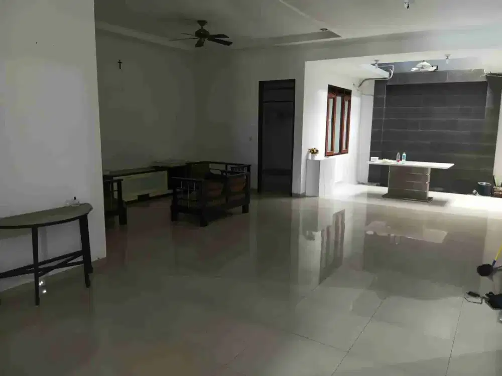 Disewakan Rumah 3+1 Kamar Tidur di Singgasana Pradana Mekar Wangi kota Bandung