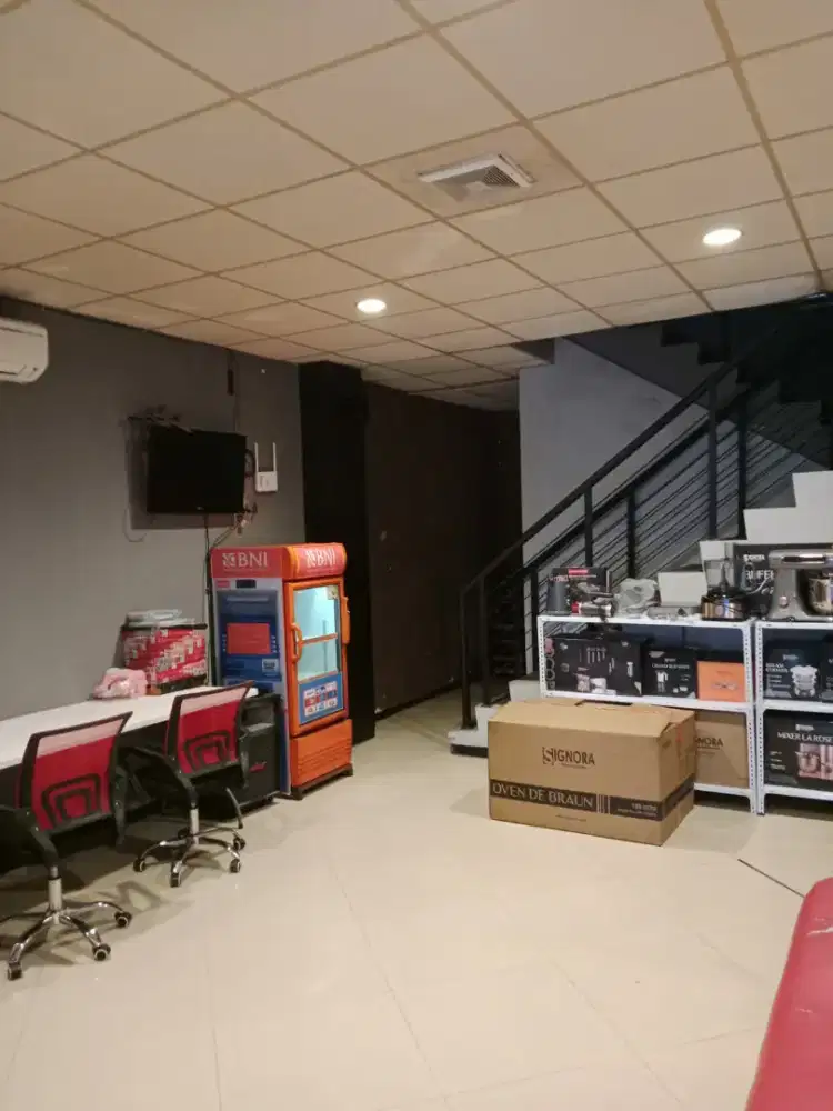 Dijual Ruko 3 lantai siap Pakai di Pertokoan Gayamsari jl Majapahit