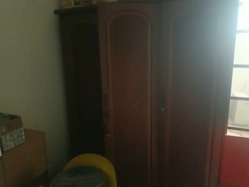 Lemari Bekas Pakai