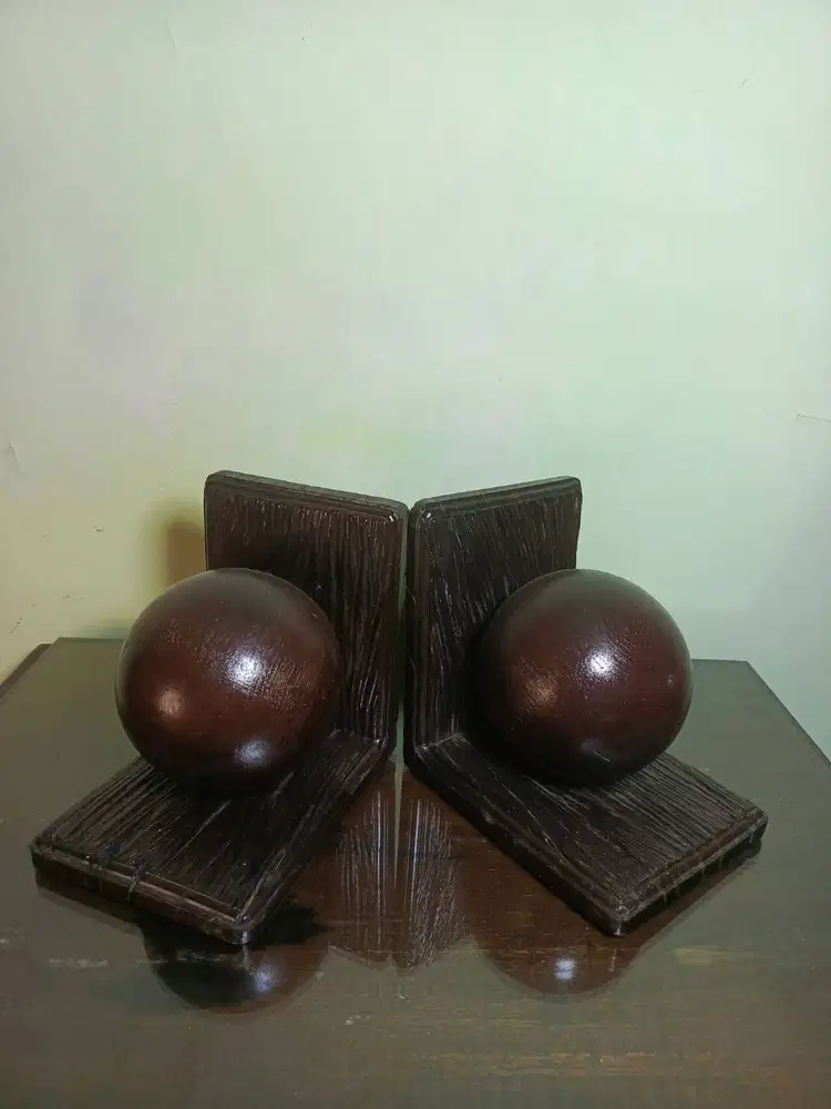 Pembatas buku bekas bantalan kereta api rustic vintage
