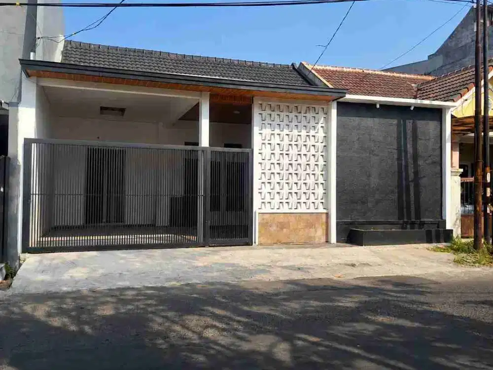 dijual Rumah 2 lantai nol jalan