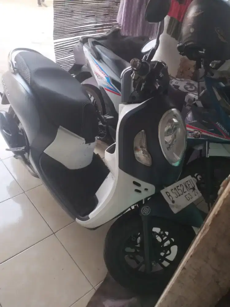 SCOOPY 2024 BIRU PUTIH