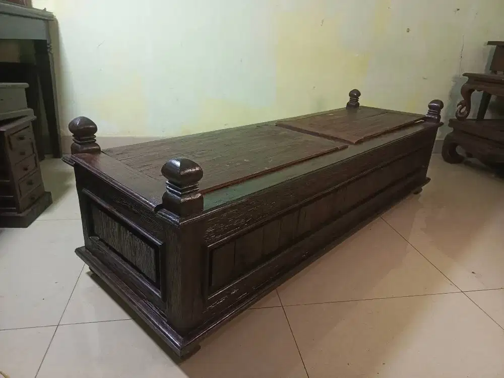 Bangku peti kayu (storage bench) berbahan kayu bantalan kerata api Des