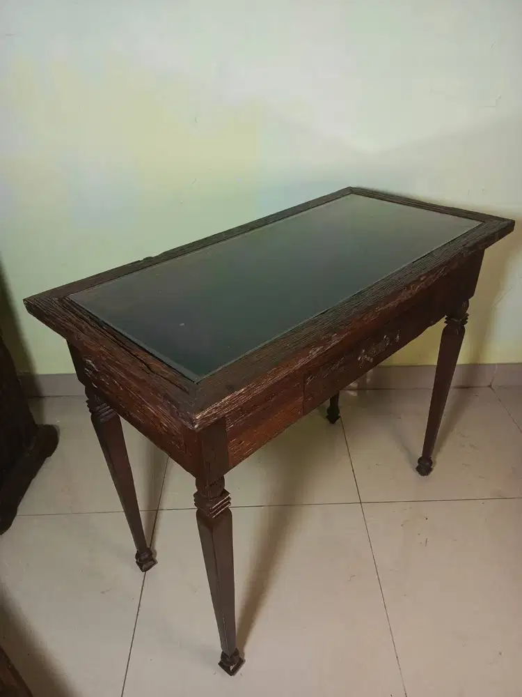 Meja Konsol Kayu Klasik Vintage dengan Top Kaca