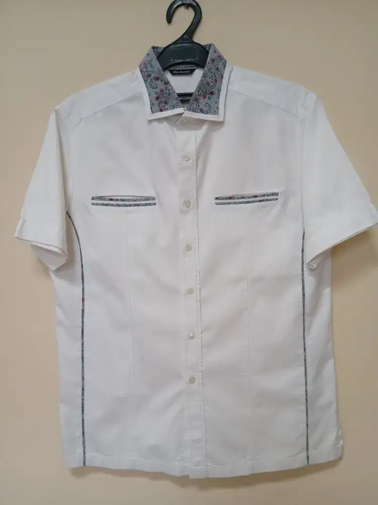 Kemeja Lengan Pendek Benang Smock  Preloved