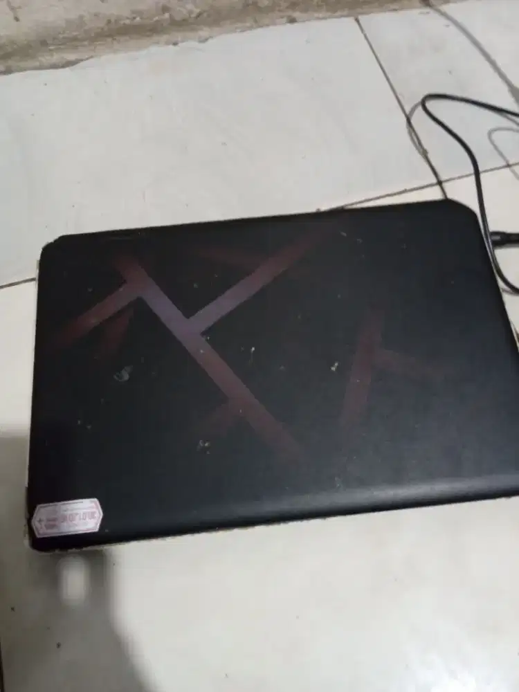 Dijual Laptop Toshiba Putih 14 
Core i3 / RAM 4GB / HDD 500GB