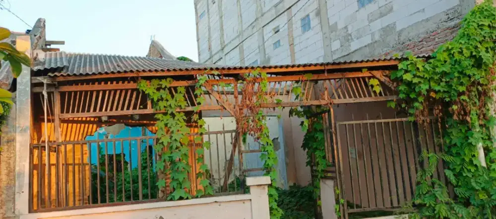 Dijual Tanah Bonus Bangunan di Kalicari Dekat AMNI dan jl Arteri