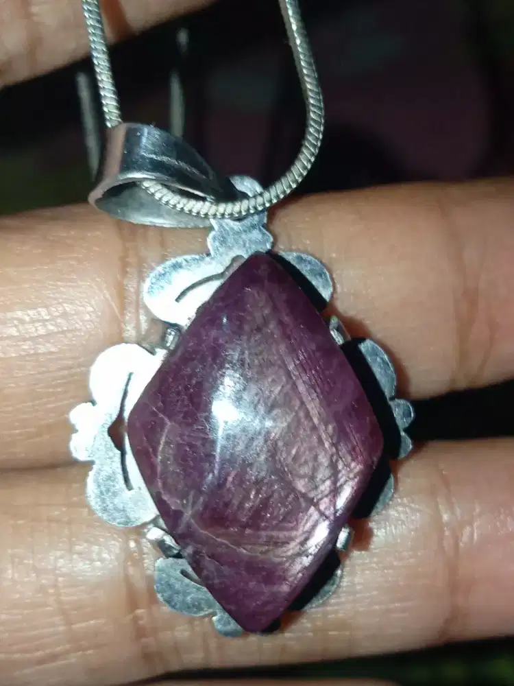 Liontin batu Ruby natural