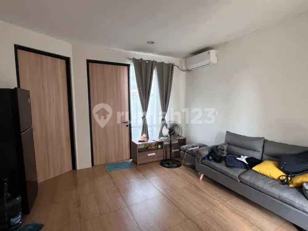Disewakan Rumah 2 Lantai Furnis Area Lippo Cikarang Akses Tol