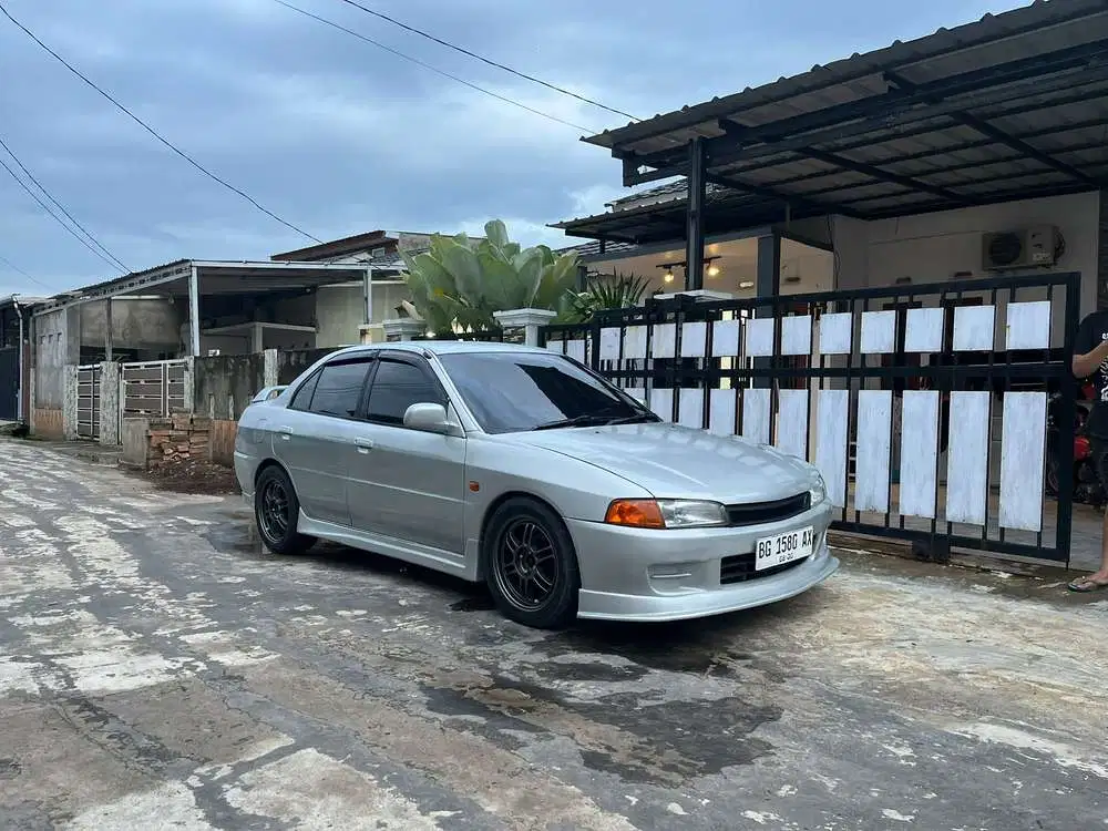 Mitsubishi Lancer 2000 Bensin