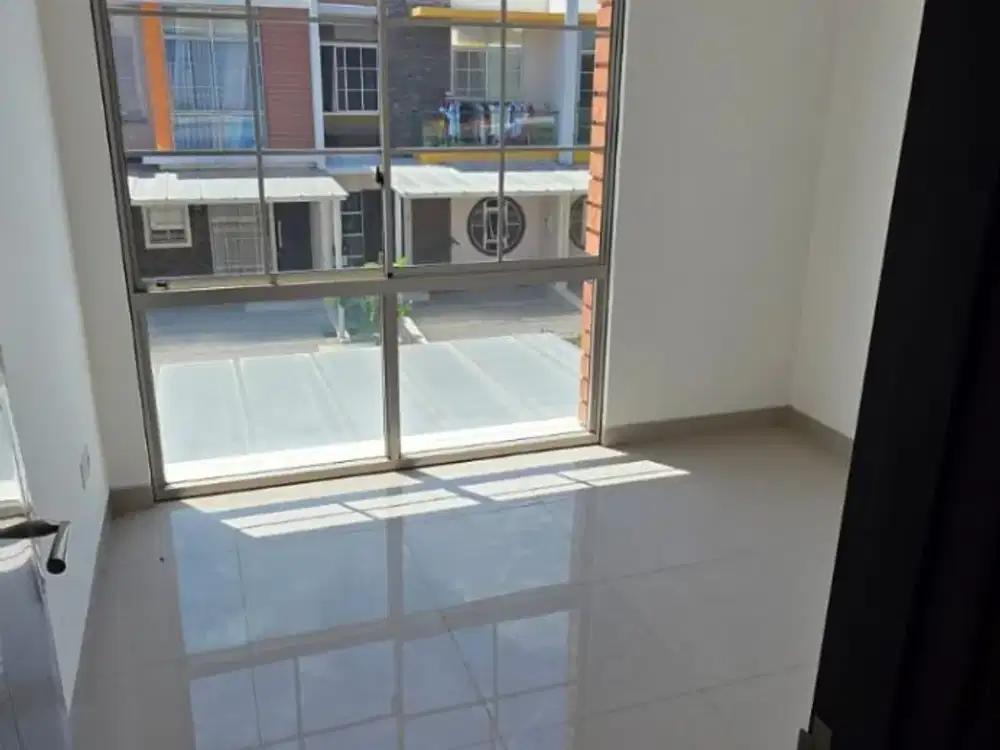 Disewakan Rumah PIK2, 4,5x10, 2KT, 1KM, 2lantai, Unfurnished