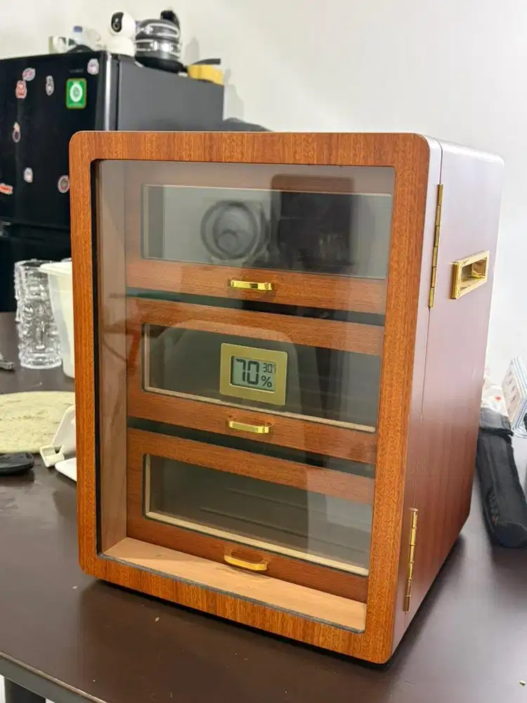 Dijual Humidor Cigar / Lemari Cerutu 3 Tingkat – Kondisi Bagus