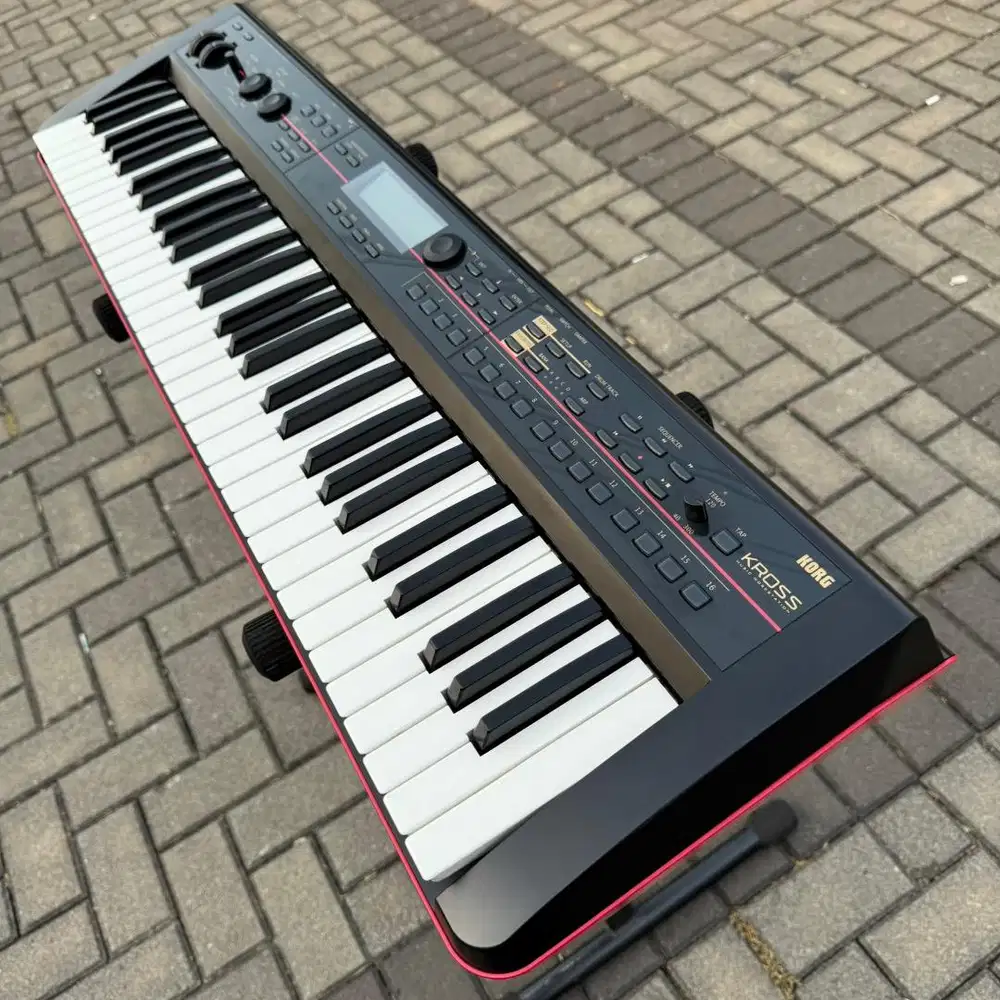 Synth Korg Kross 1 plus Gigbag