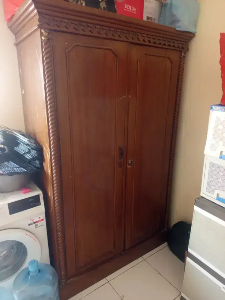 Lemari bekas kayu jati