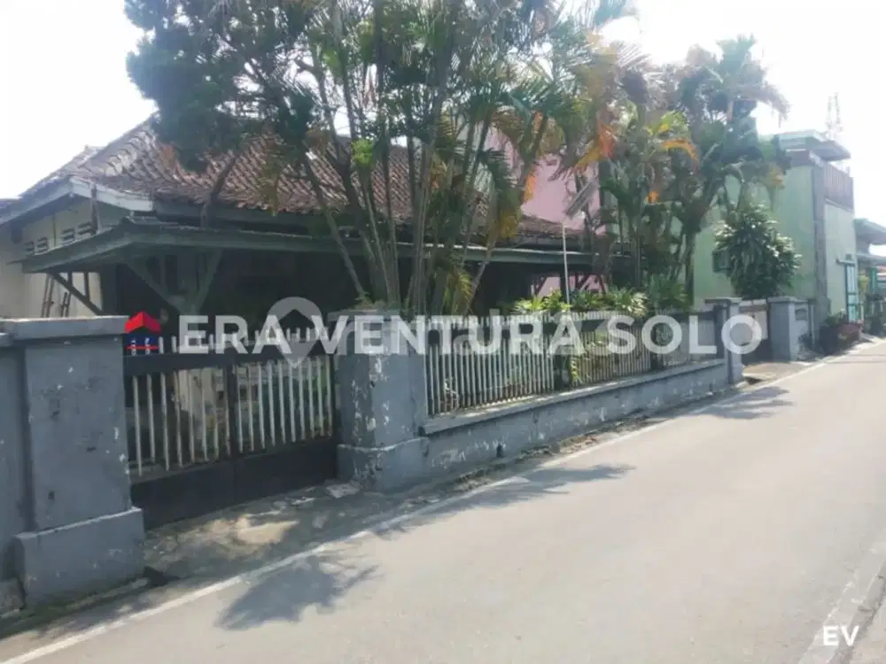 Rumah Lama Strategis Banjarsari Solo