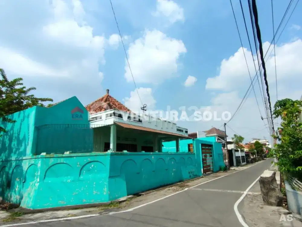 Rumah Strategis Tengah Kota Kerten Solo