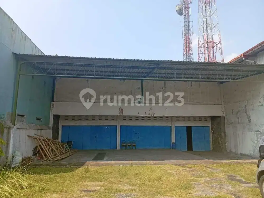 Rumah + Ruang Usaha Strategis Palur