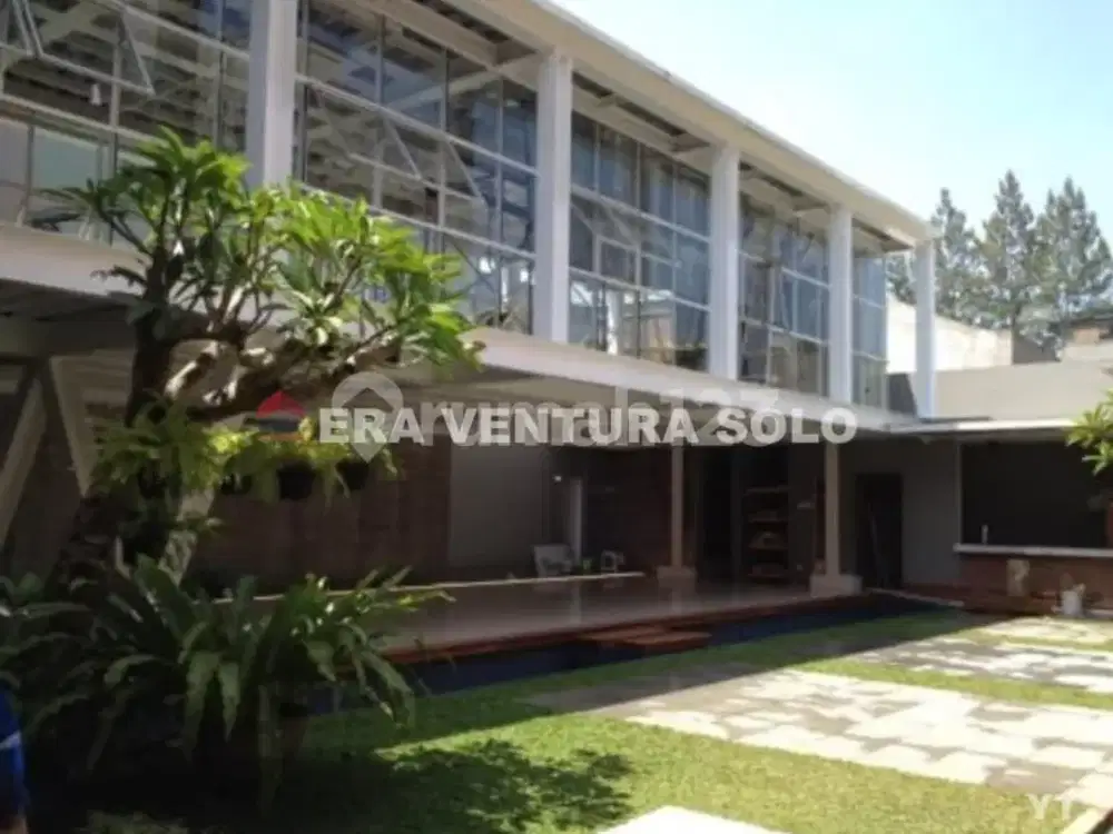 Rumah + Ruang Usaha Exclusive Tengah Kota Solo