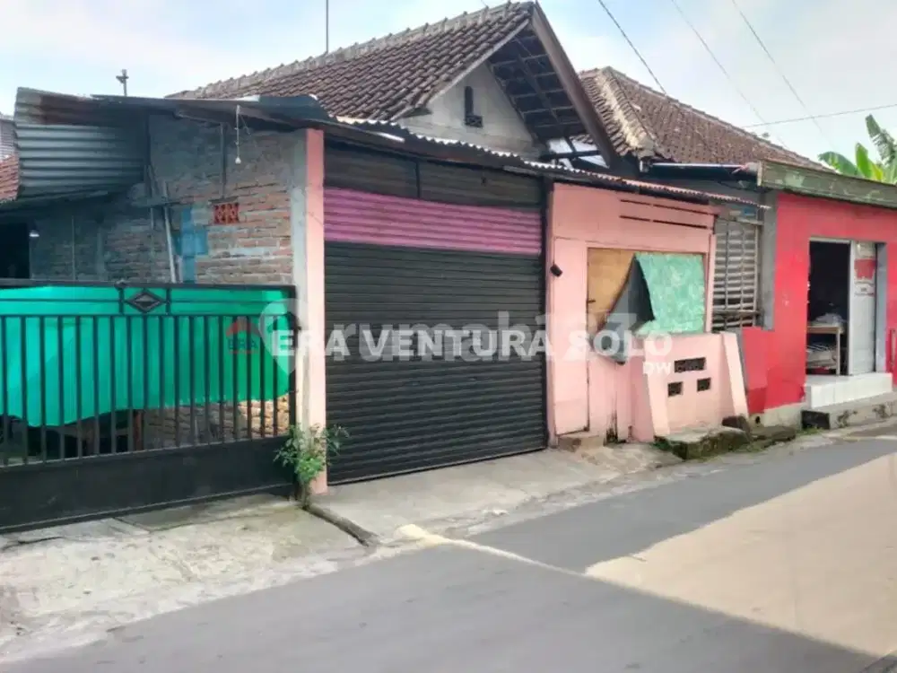 Rumah Lama Lokasi Strategis Sumber Solo