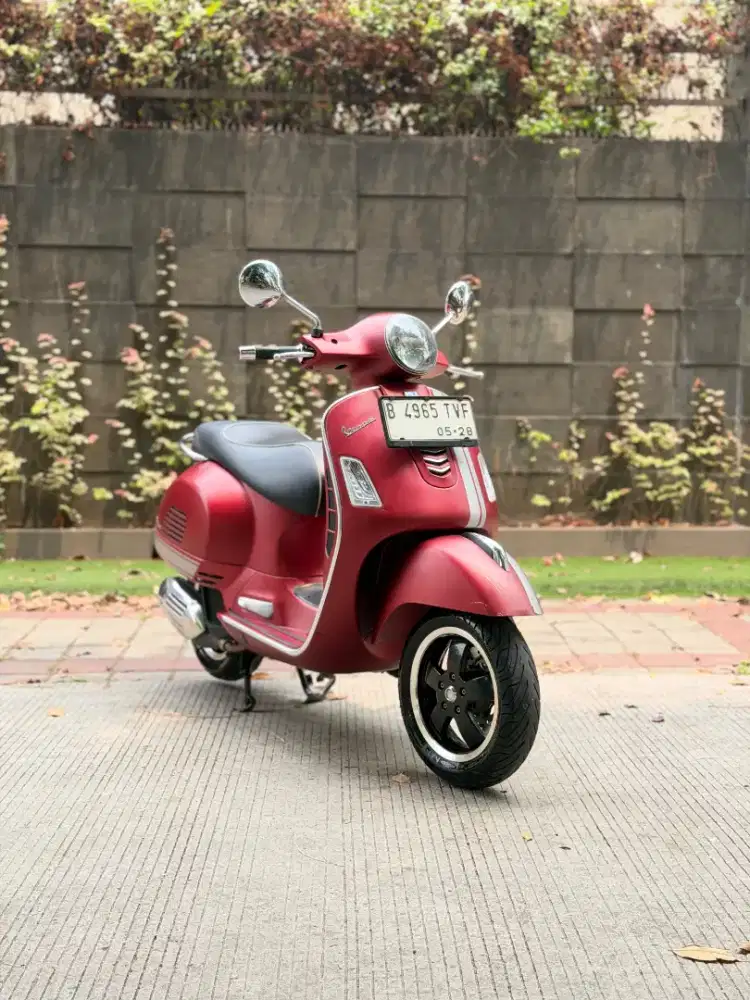 PIAGGIO VESPA GTS 4V 150 IGET ABS THN 2018 PERFECT CONDITION
