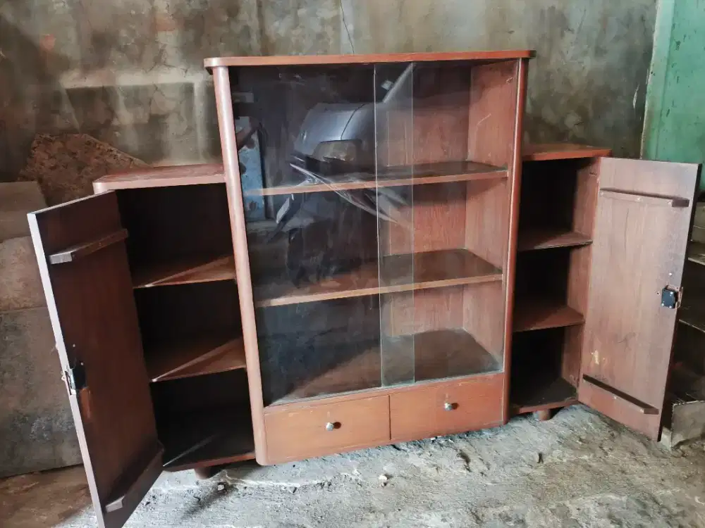 Buffet jati tua