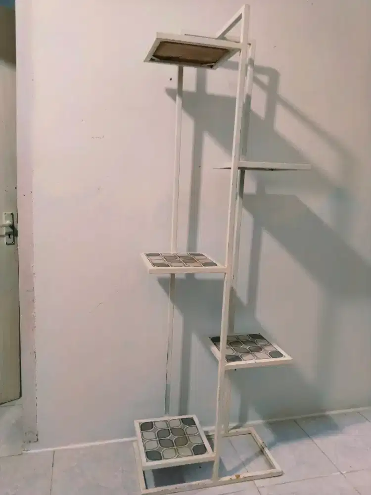 BESI KUAT KOKOH