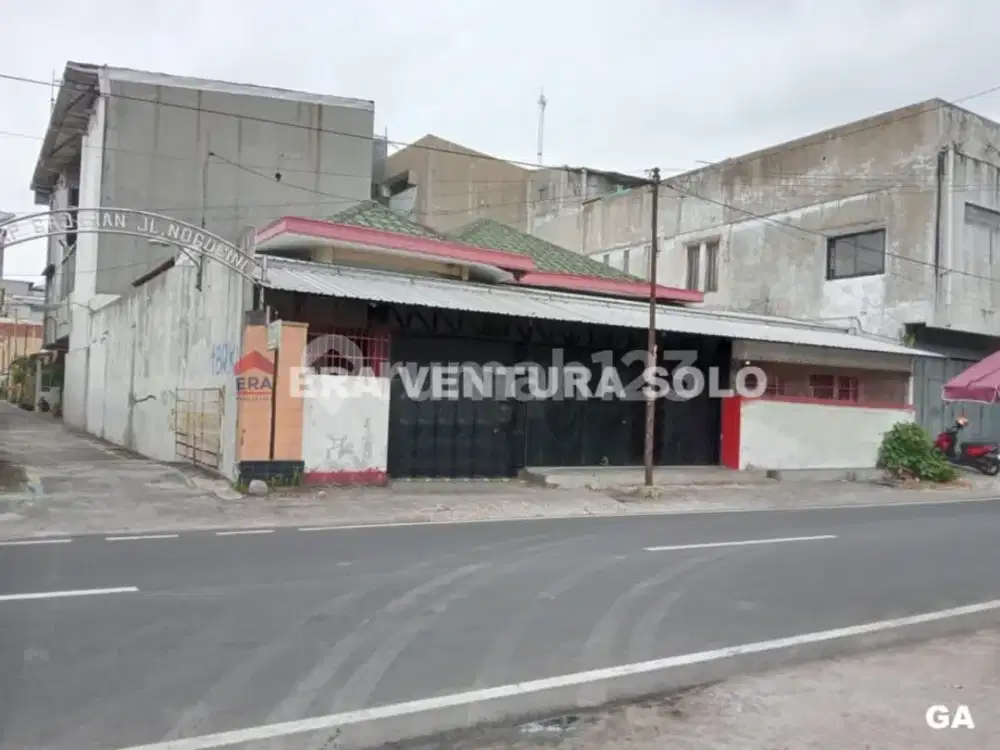 Rumah Dan Ruang Usaha Strategis Tengah Kota Solo