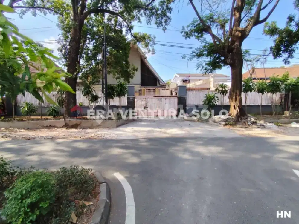 Rumah Strategis Tengah Kota Sriwedari Solo