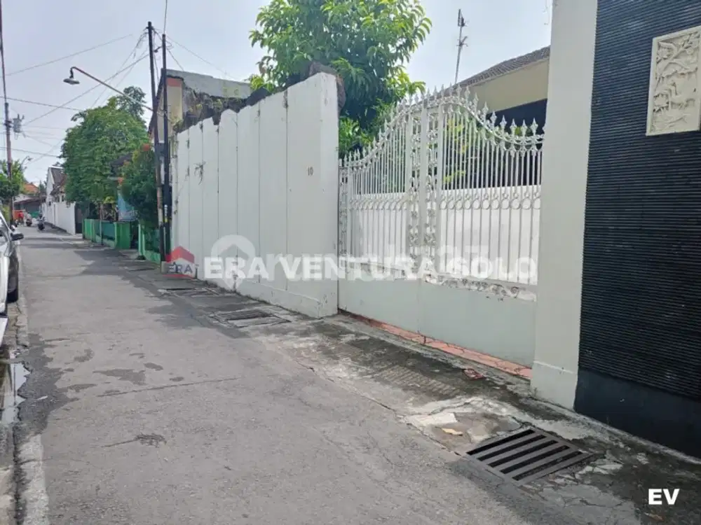 Rumah Strategis Tengah Kota Laweyan Solo