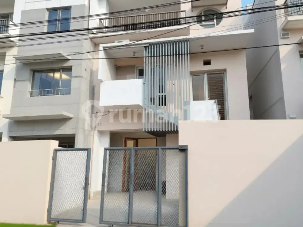 Rumah Dijual disewa 3 Lantai di Taman Kedoya Permai, Jakarta Barat
