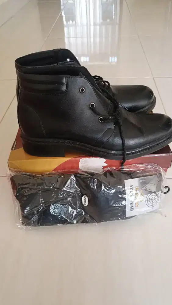 sepatu PDH ukuran 42