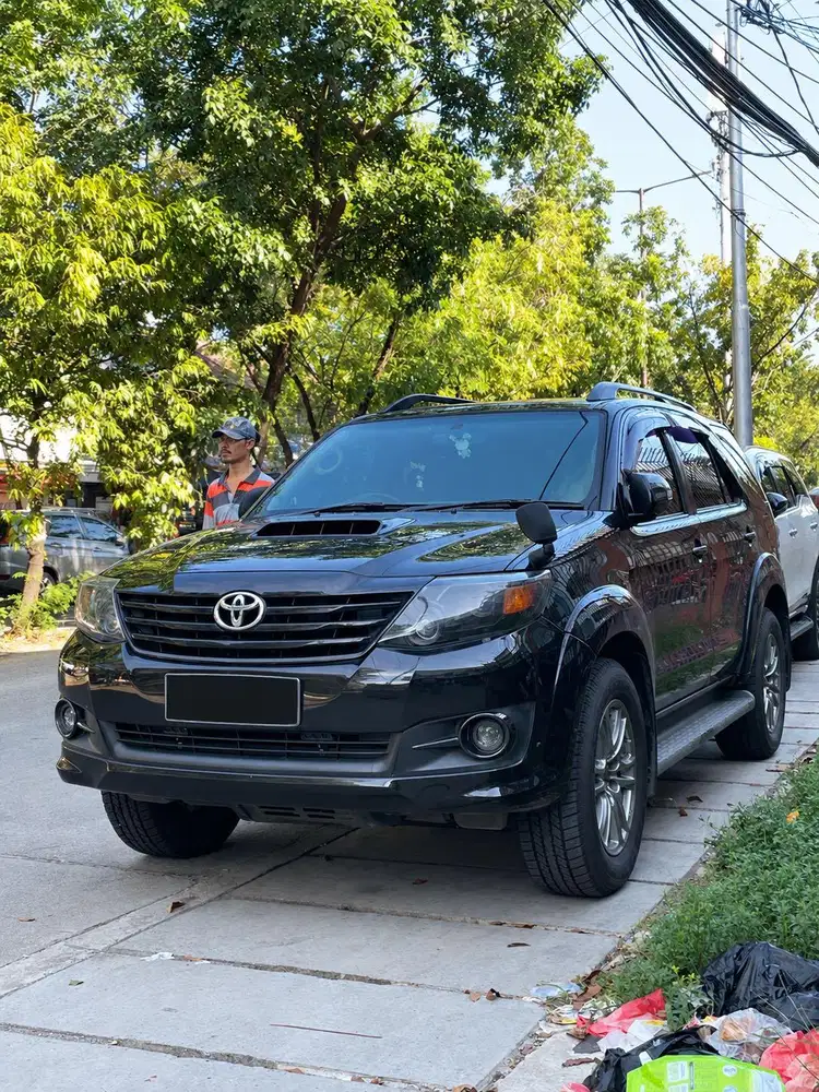 Fs toyota fortuner vnt type G 2013 diesel automatic hitam